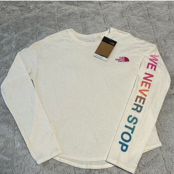 The North Face Girls We Never Stop Graphic T-shirt - Picture 1 of 7